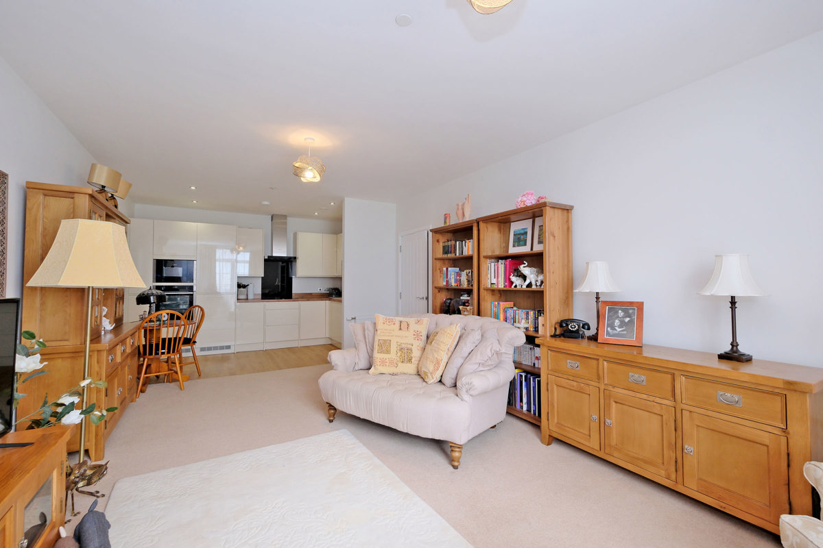 Landale Court 34 (25)6215